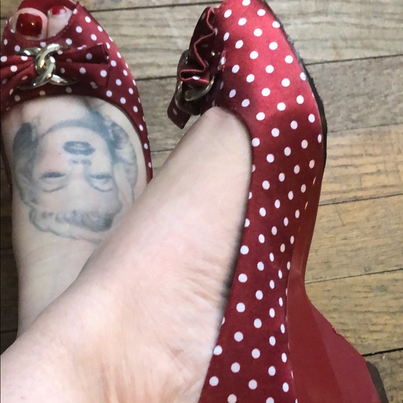 Beautiful red polkadot pinup shoes size 8 - Picture 3 of 8